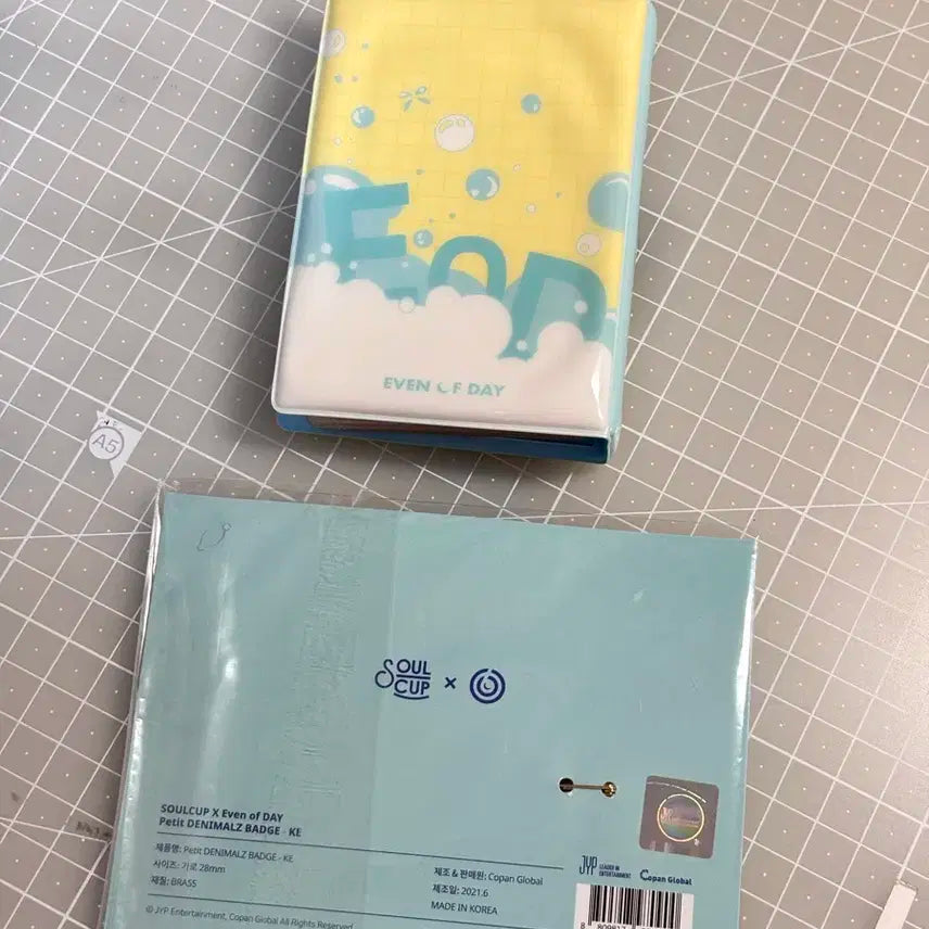 데이식스 영케이 소울컵 뱃지 + 이오데 콜렉트북