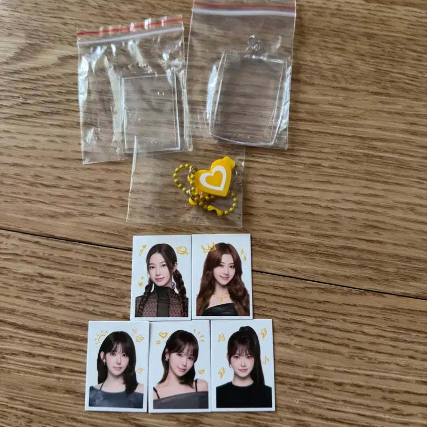 르세라핌 포카 5장 + 키링 세트