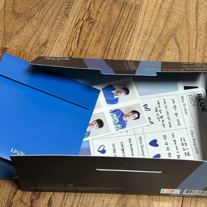 루시 블루 앨범 개봉