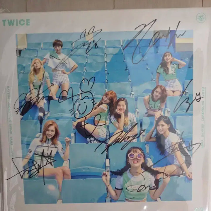 트와이스 싸인 앨범 팝니다.