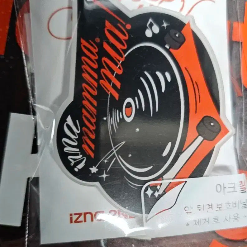 이즈나 맘마미아 쇼케이스 유닛 포카세트 그립톡 일괄 양도합니다.