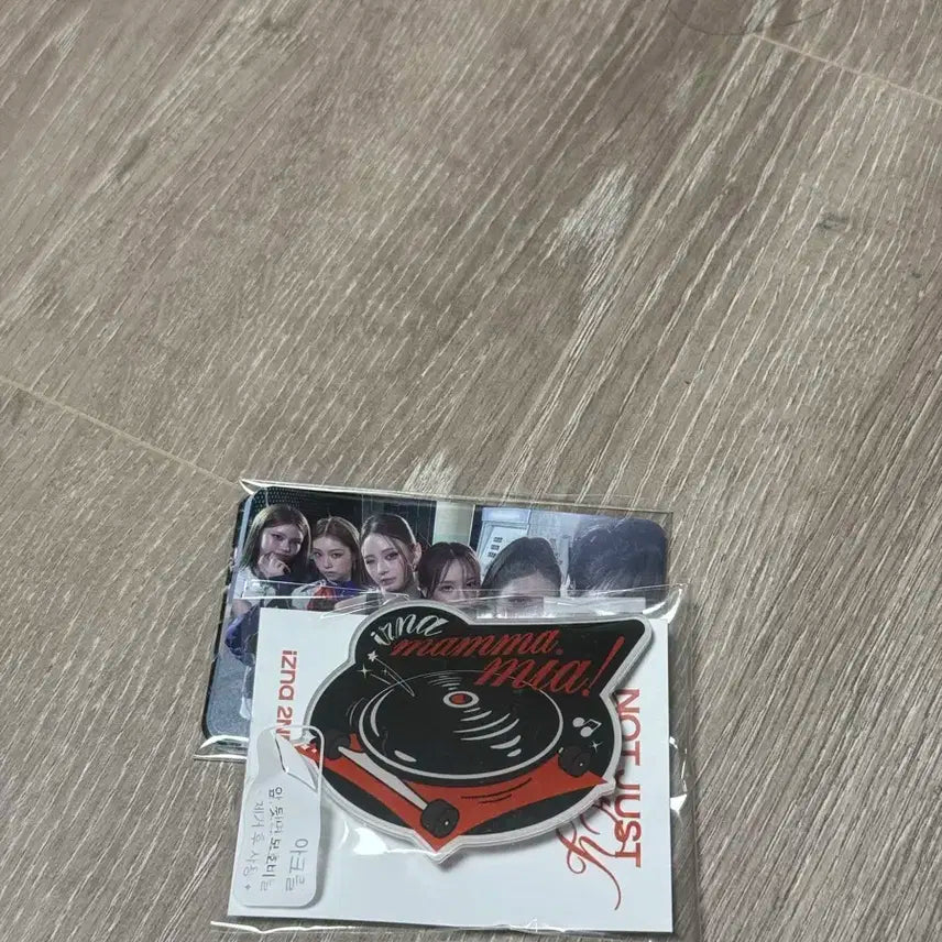 이즈나 쇼케이스 입장포카 및 그립톡