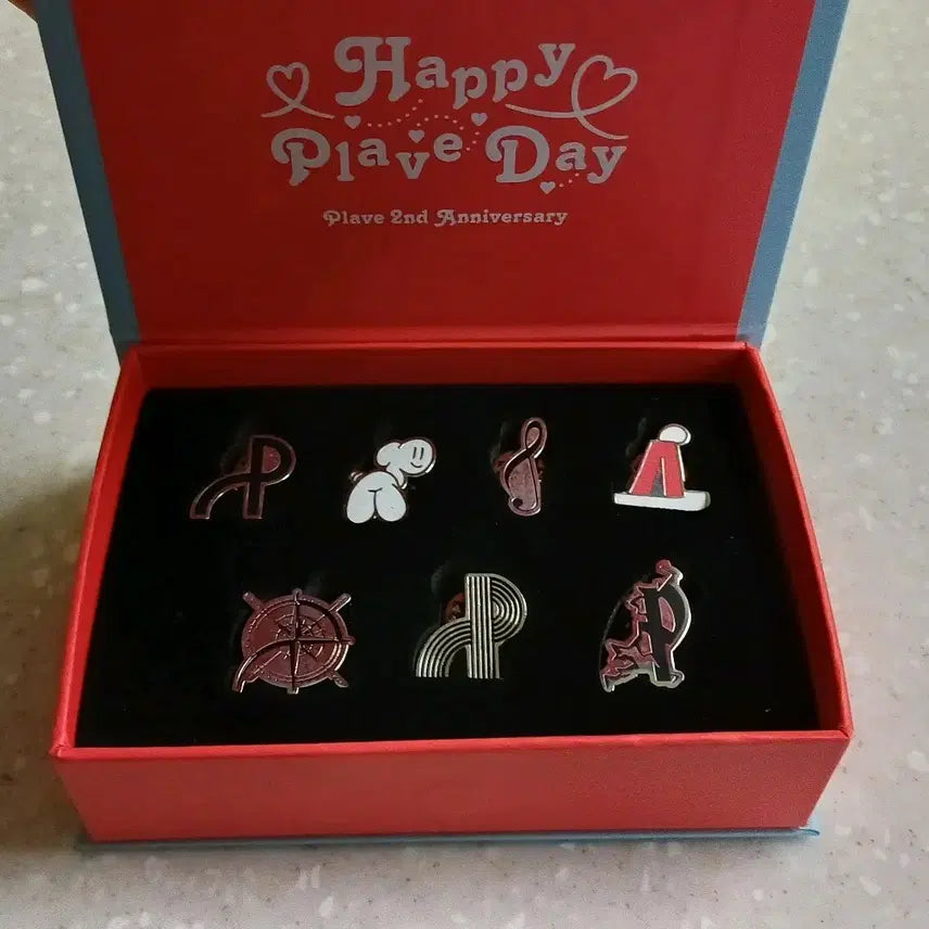 [안전결제]플레이브 2주년 뱃지세트 원가 판매