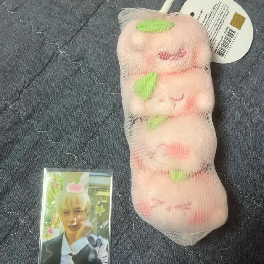재현 복숭아 인형 포카 포함