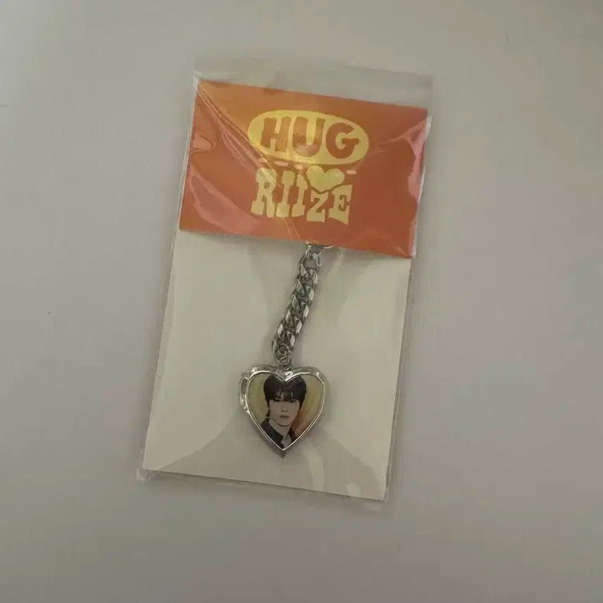 라이즈 성찬 허그 키링 엠디 판매