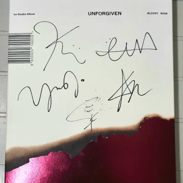 르세라핌 UNFORGIVEN 친필 싸인 앨범