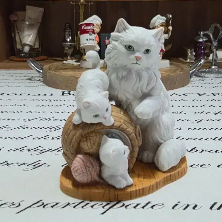 빈티지 흰 고양이 가족 장식 피규어