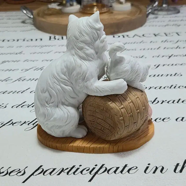 빈티지 흰 고양이 가족 장식 피규어
