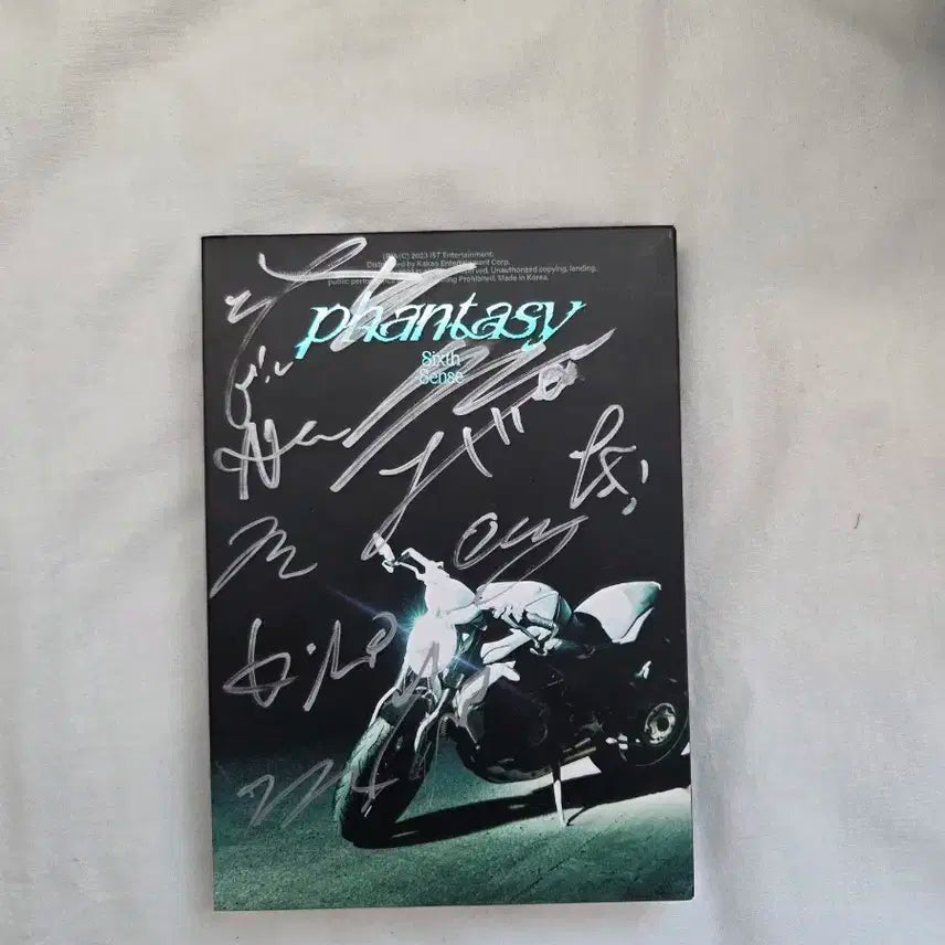 더보이즈 친필 싸인앨범 팝니다