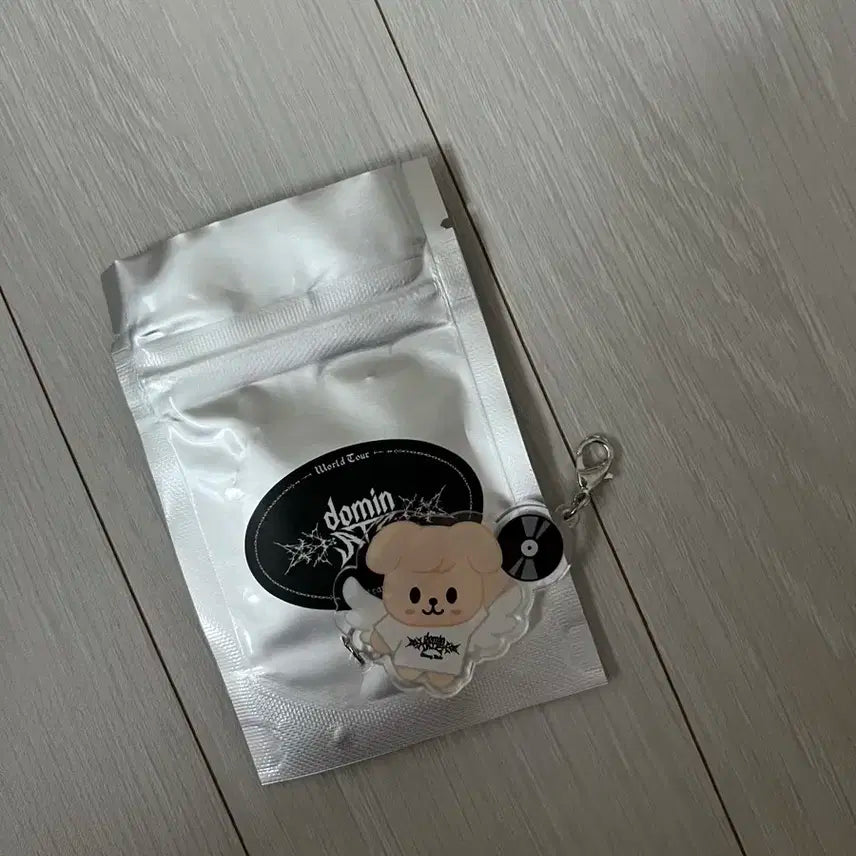 SKZOO DANGLE KEYRING - dominATE