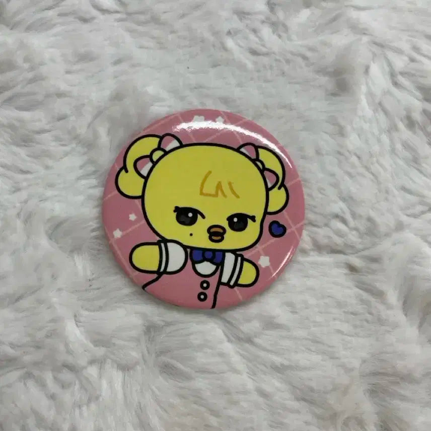 아이브 롯데타워 팝업 나오리(레이) 뱃지 판매합니다 ! (덤많아요)