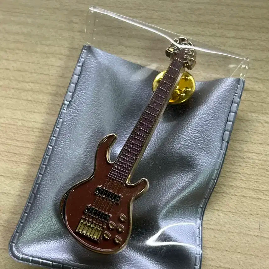 루시 조원상 에밀리아노 베이스 뱃지