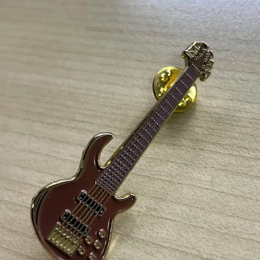 루시 조원상 에밀리아노 베이스 뱃지