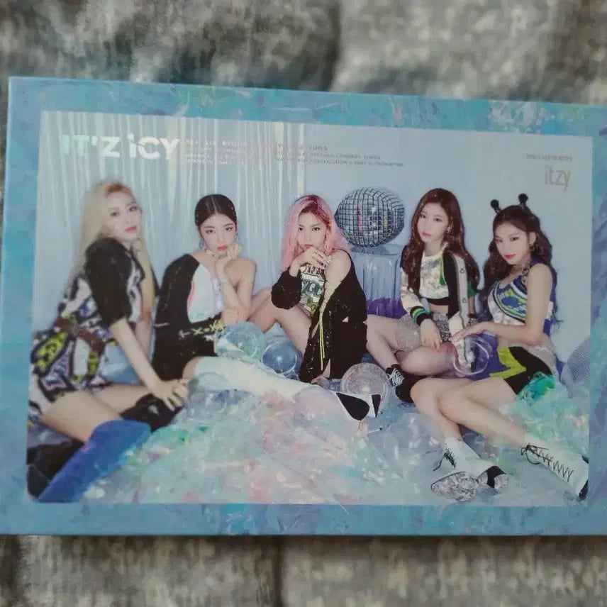 있지 IT'z ICY (1st Mini Album)