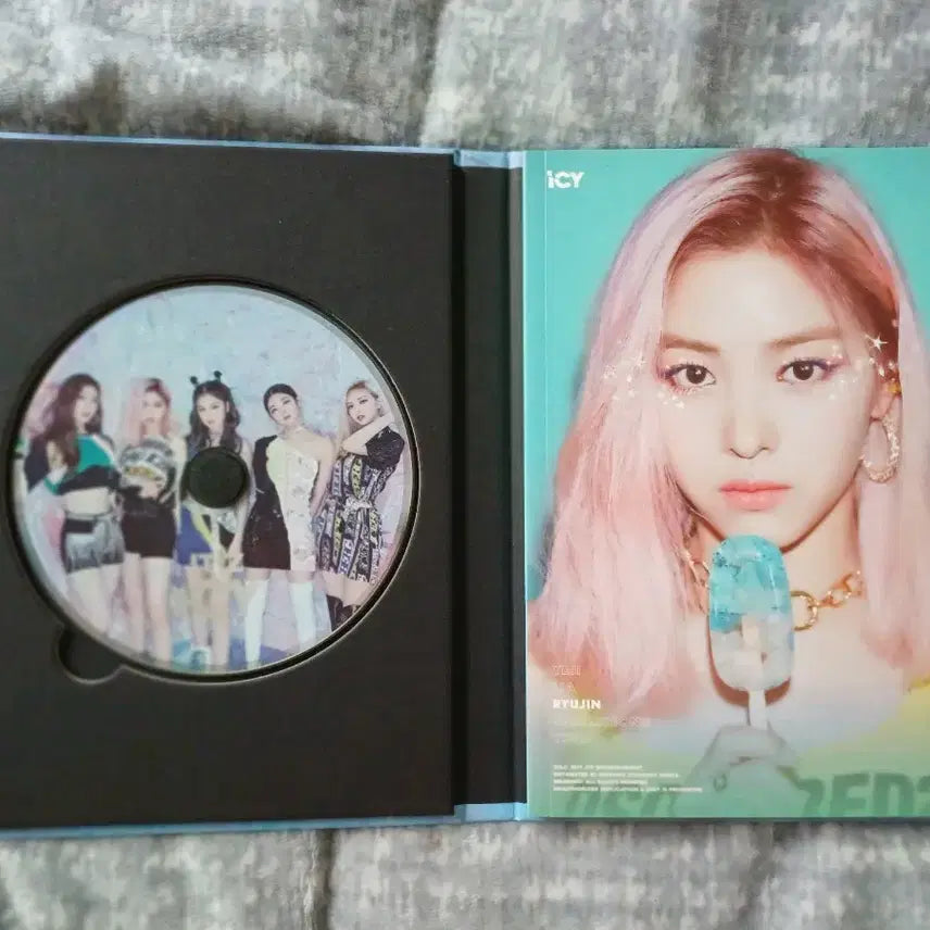 있지 IT'z ICY (1st Mini Album)