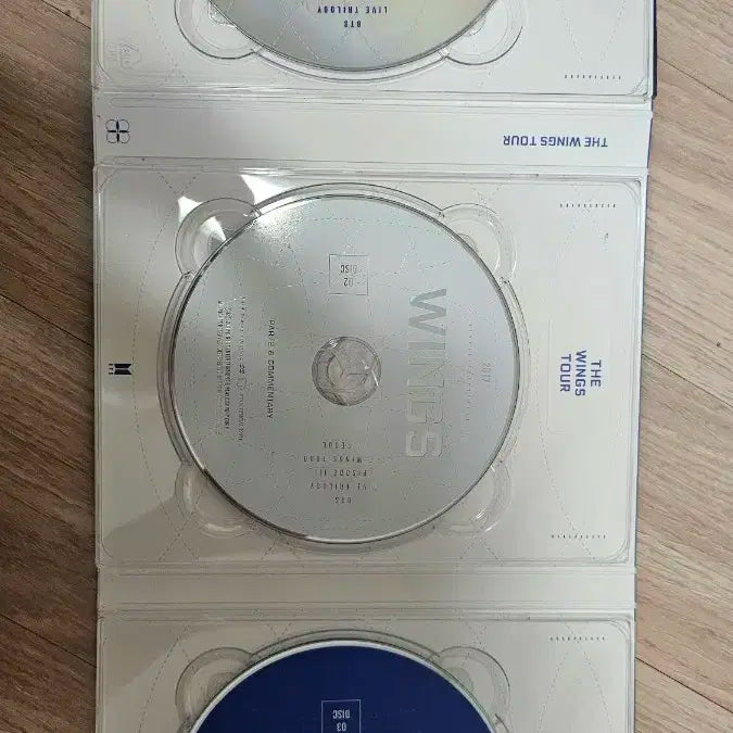 방탄소년단 BTS 윙즈투어 인 서울 DVD (포카포함)