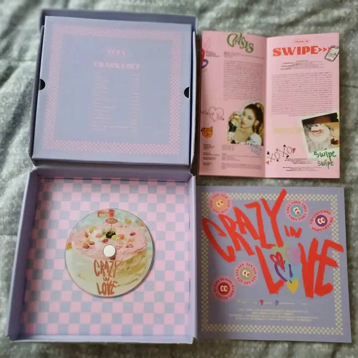 있지 Crazy in Love (1st Full-Length Album)