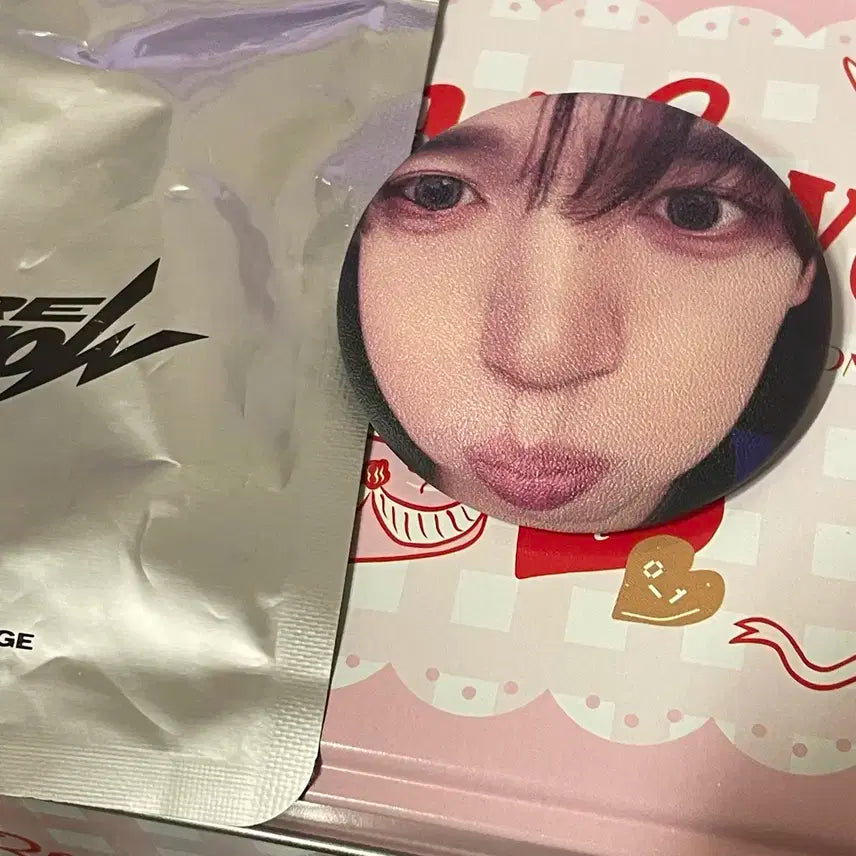 한유진 가챠 핀뱃지
