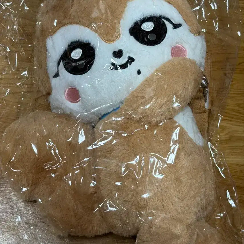 아이브 미니브 달이 허그 가방 판매합니다