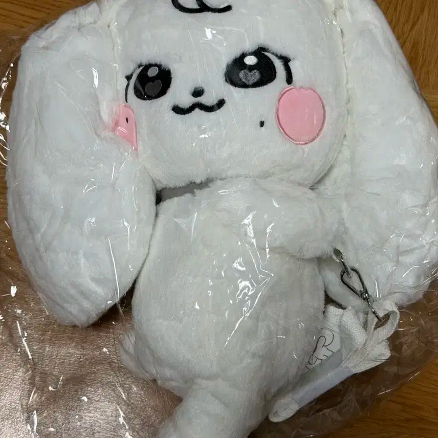 아이브 미니브 체리 허그 가방 판매합니다