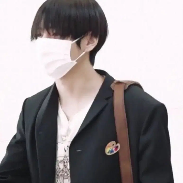 BTS 태형 손민수템 팔레트 브로치