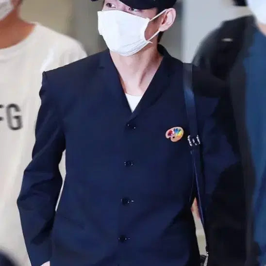 BTS 태형 손민수템 팔레트 브로치