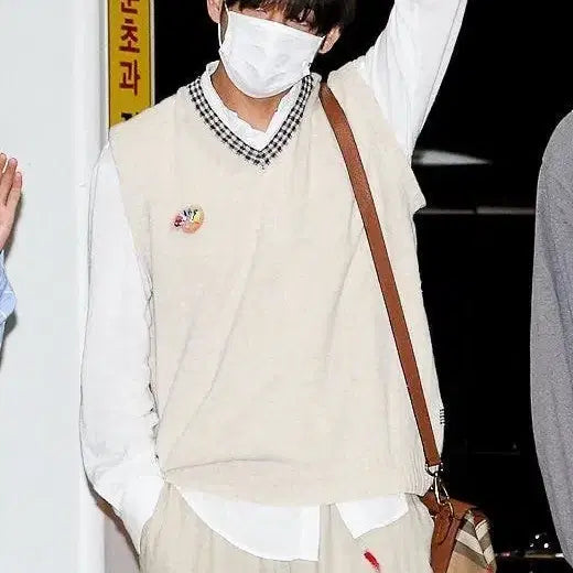 BTS 태형 손민수템 팔레트 브로치