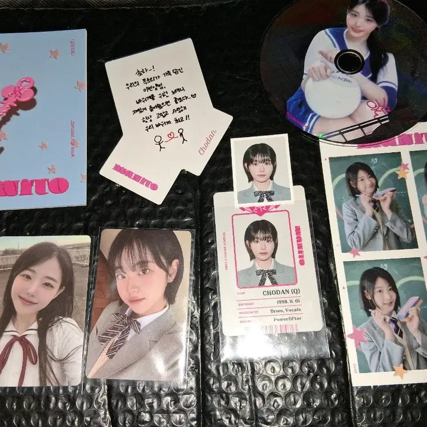 qwer 마니또앨범  싸인앨범 풀구성+포카 씨디 한장씩추가
