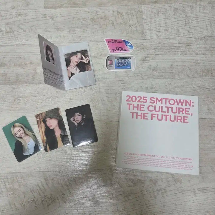 SMTOWN 2025 앨범(카리나 버전) +덤 포토카드 3장