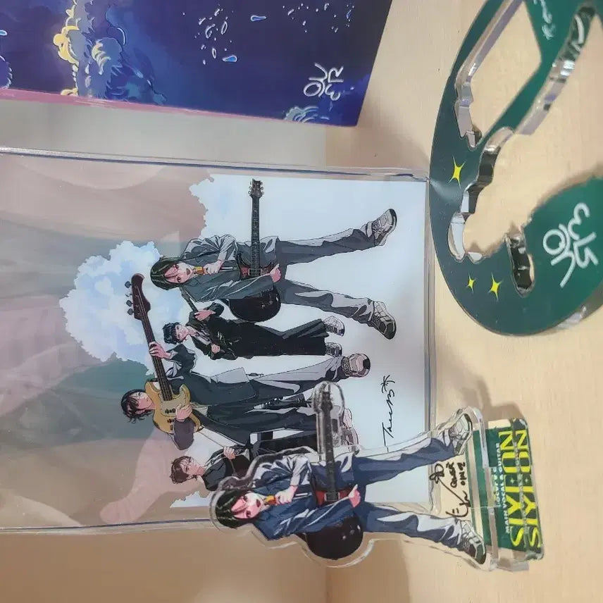 QWER 피규어 스탠드