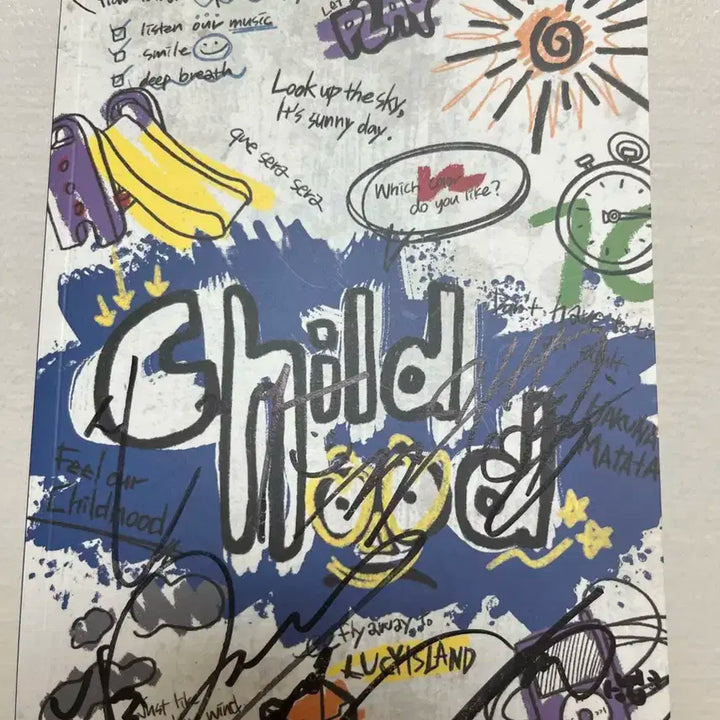 루시 차일드후드 싸인 앨범