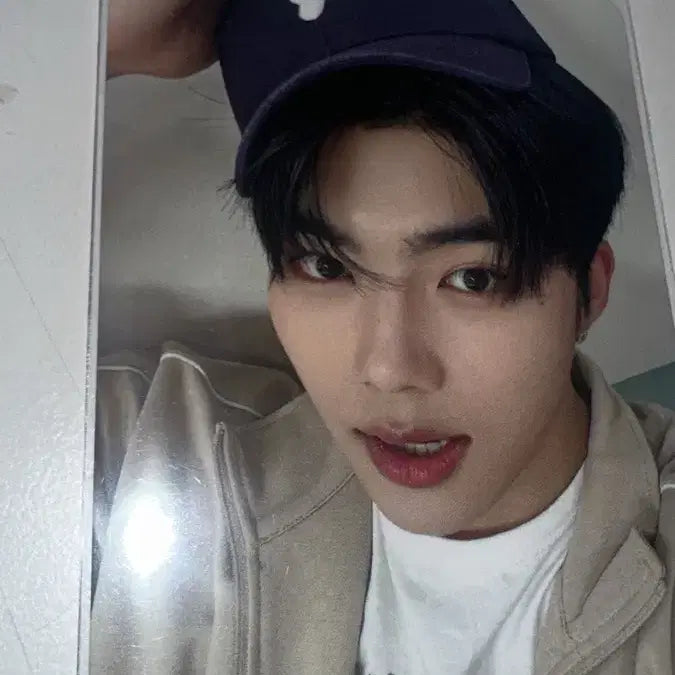 제로베이스원 제베원 라인프렌즈 팝업 박건욱 5만원 모자 포카 판매합니다