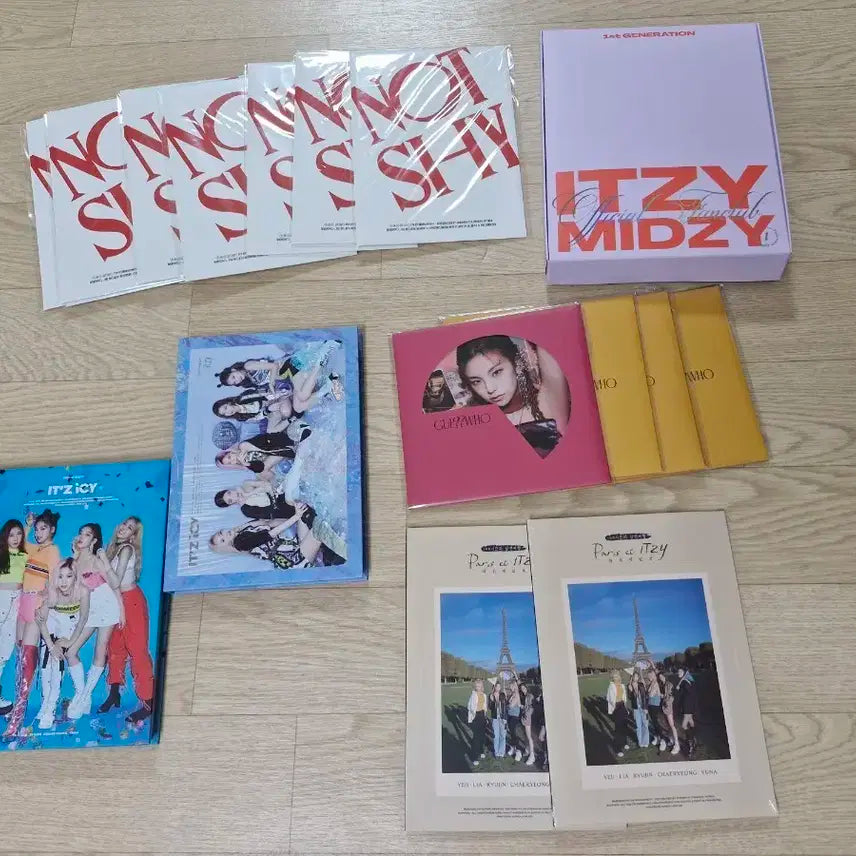 ITZY 앨범 굿즈 일괄