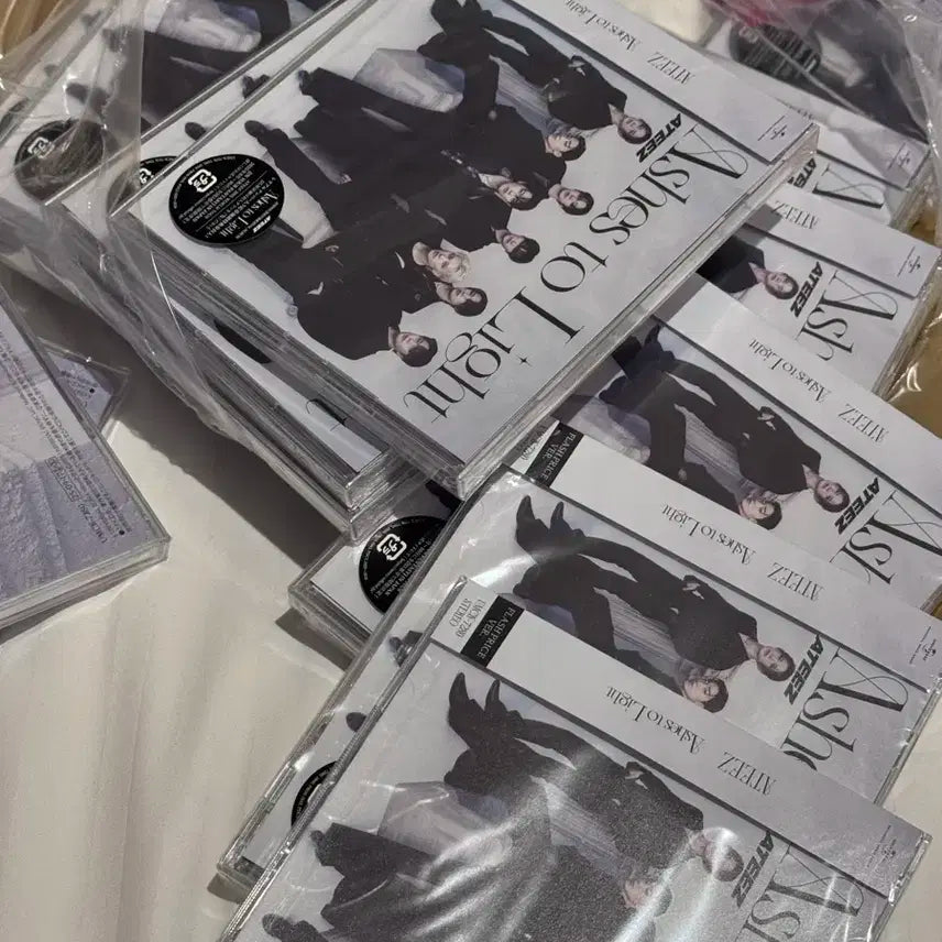 에이티즈 일본 Ashes to Light 앨범+포카 여상 or 종호