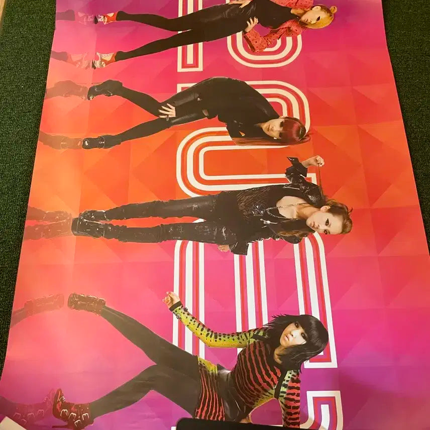 투애니원 앨범, 포스터 일괄