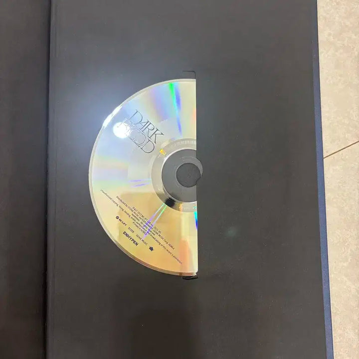 엔하이픈 DARK BLOOD 앨범입니다