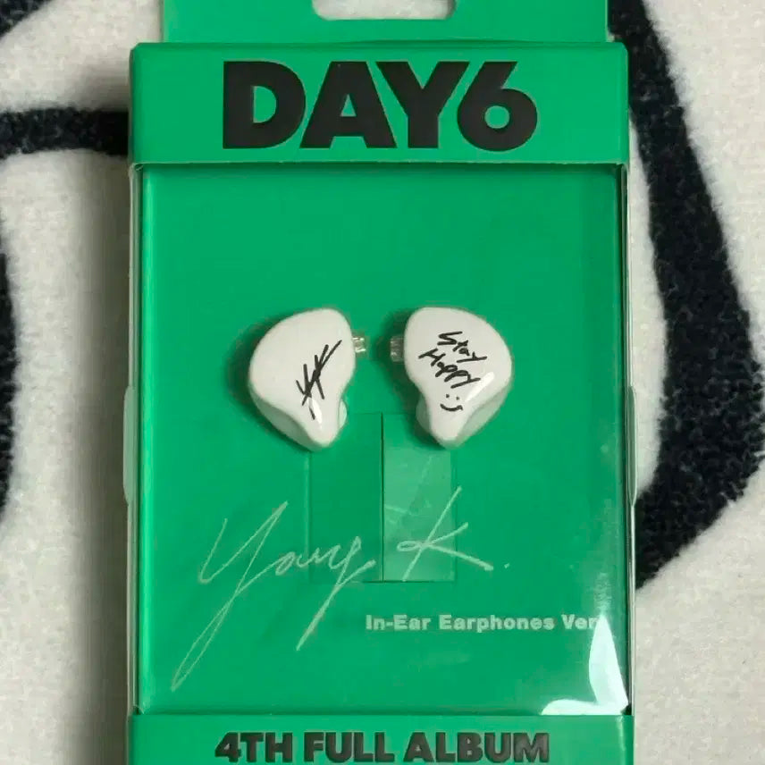 데이식스 더데케이드 인이어반 영케이 포카x