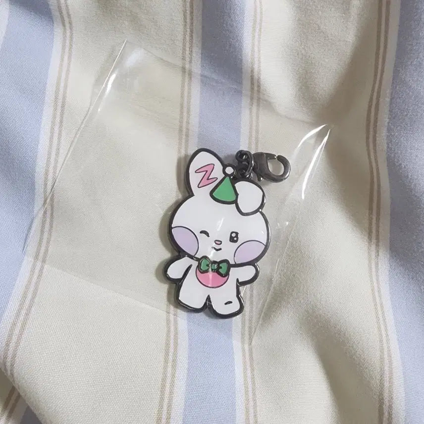 제로베이스원 제베원 한유진 유니니 제로니 메탈 키링 참