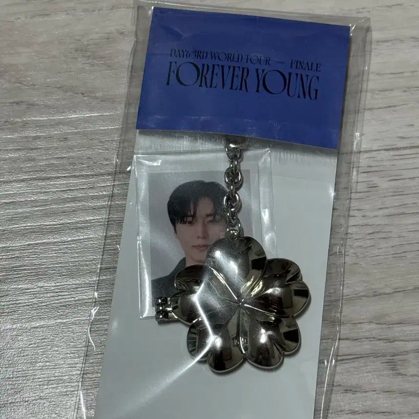 데이식스 영케이 포에버영 피날레 md 로켓 펜던트 증사