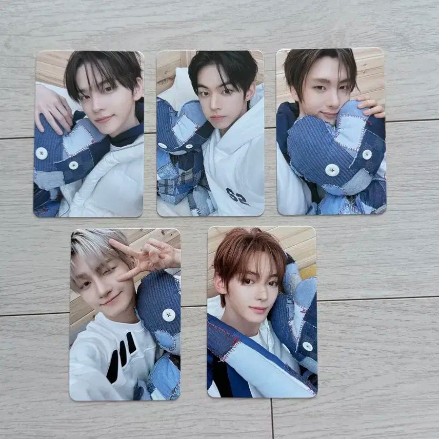 투어스 쇼케이스 입장 포카 한진