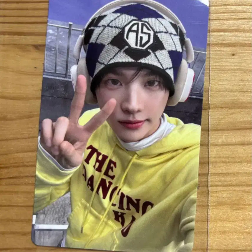 TWS 투어스 플레이 하드 신유 위버스 특전 포카 - 하자 있음