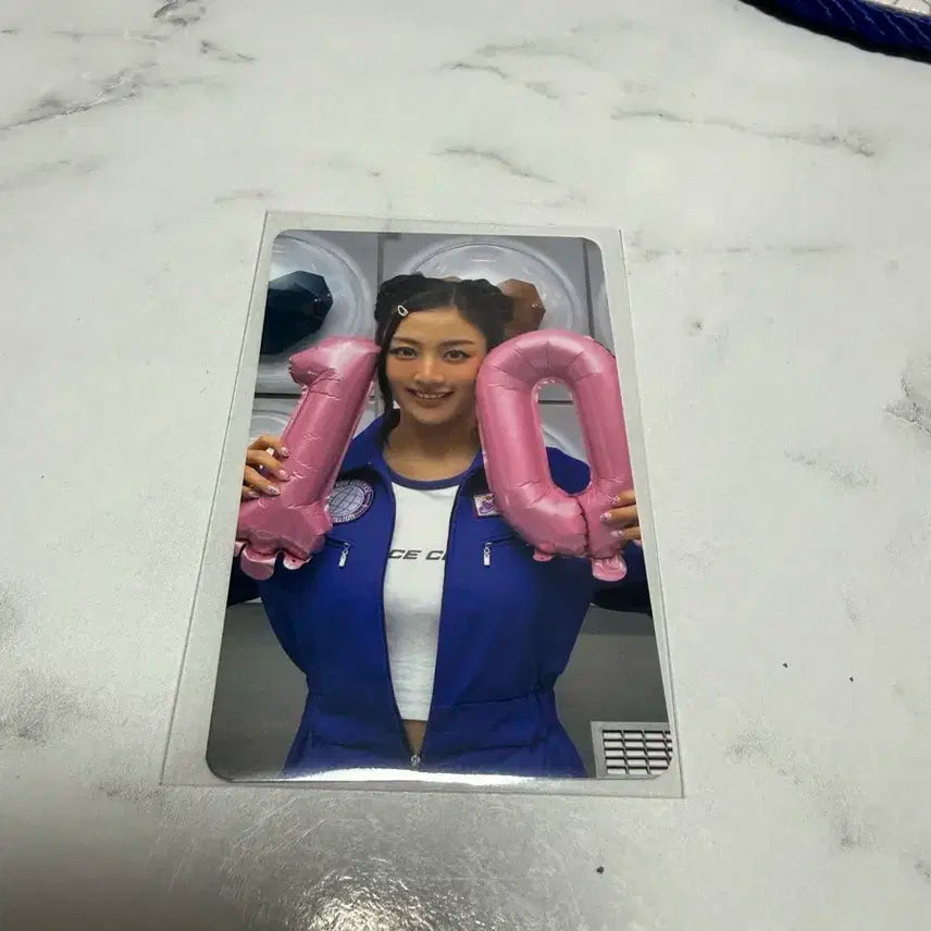 트와이스 10주년 팝업 포카(지효)