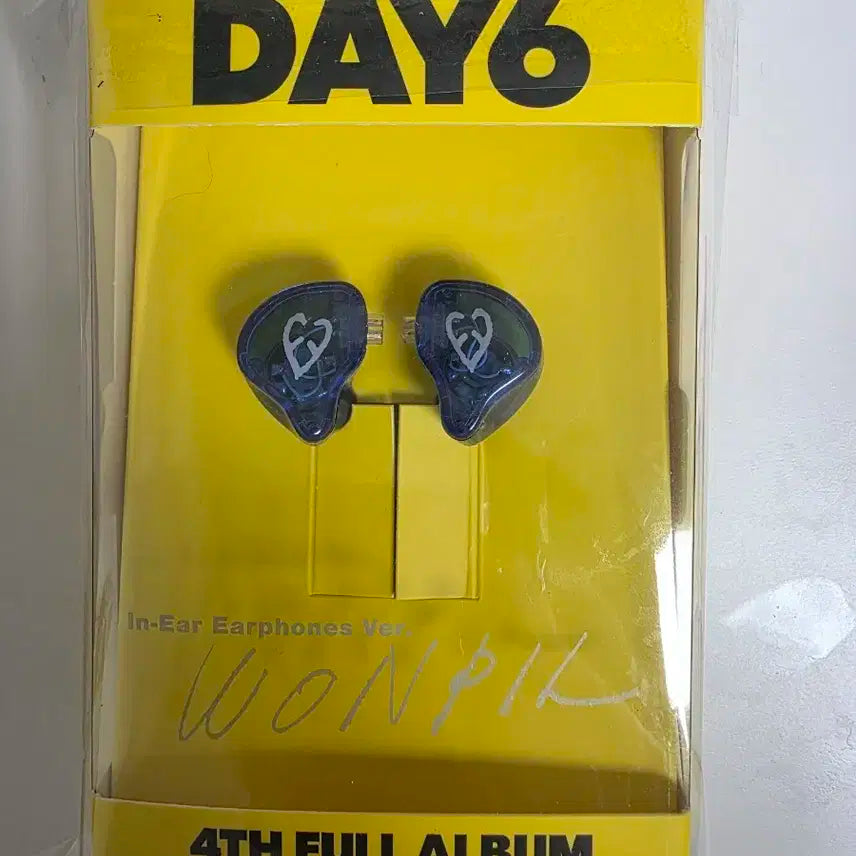 데이식스 원필 인이어반 (포카X)