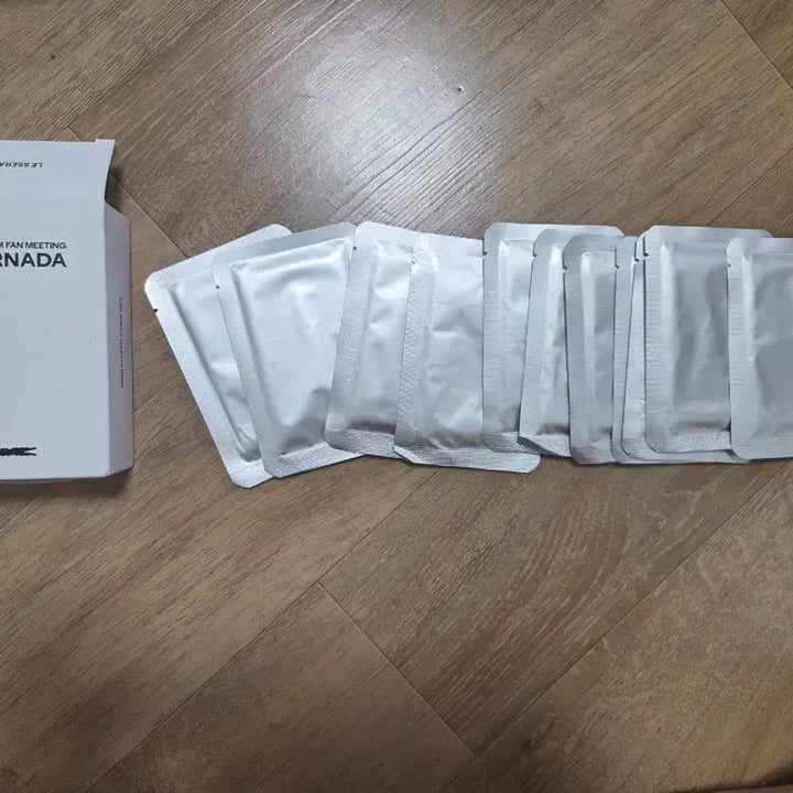 르세라핌 피어나다 팬미팅 포카세트 팝니다