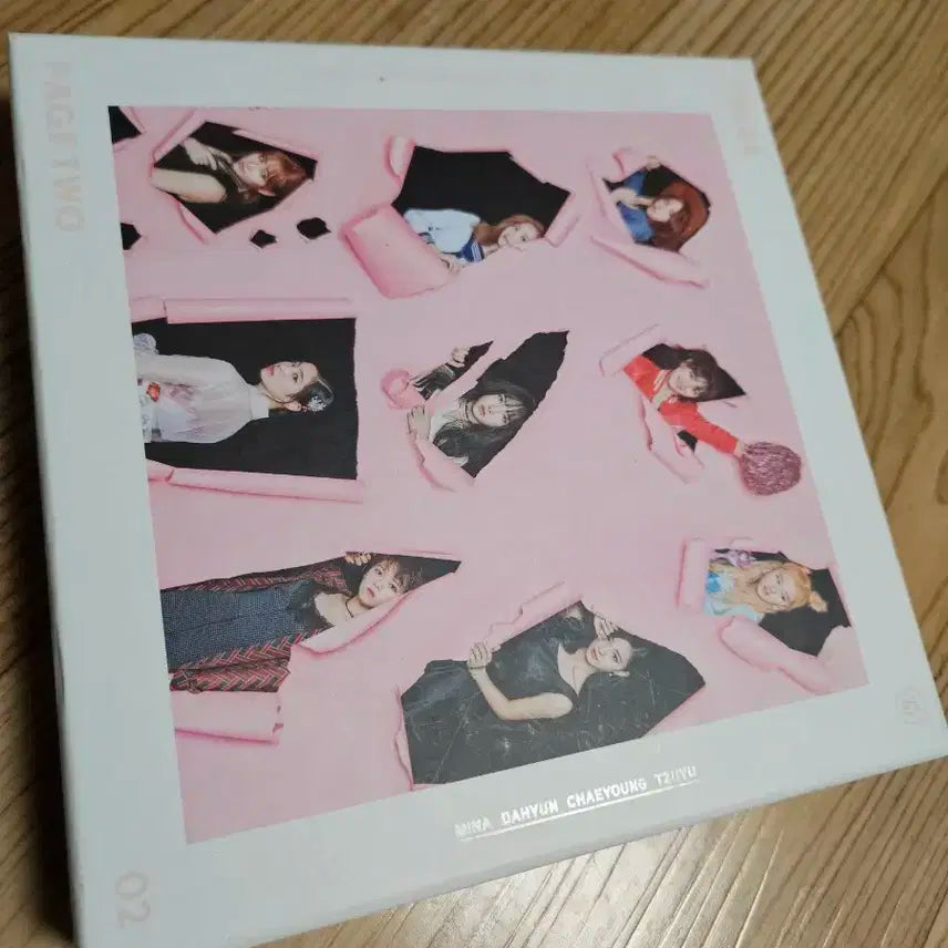 트와이스 page two 포카포함 앨범 판매합니다.