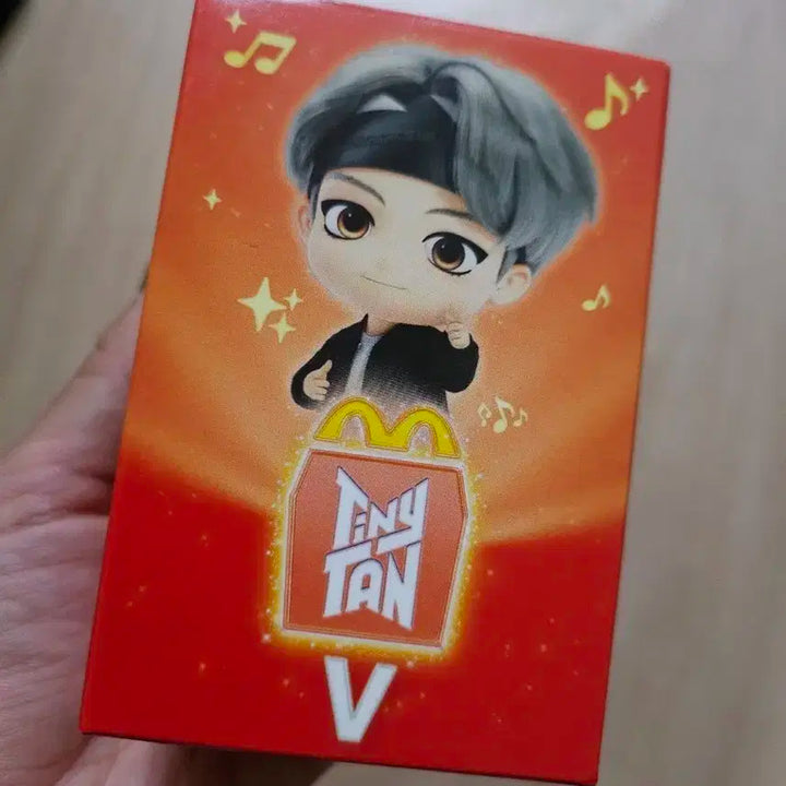 맥도날드 BTS TinyTAN V 피규어