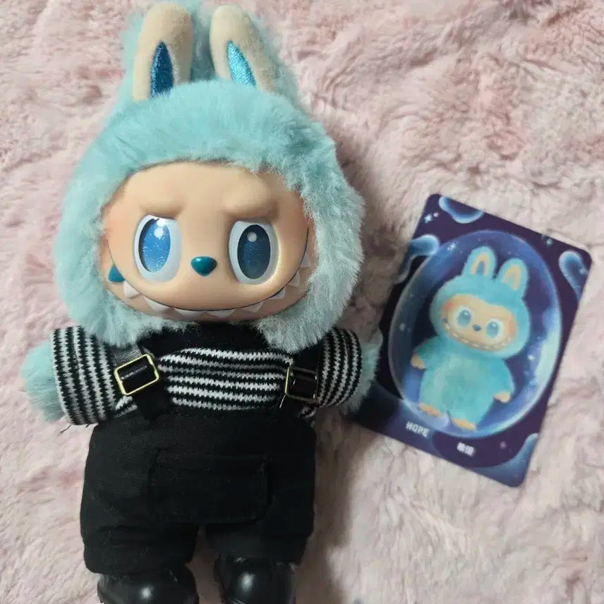 팝마트 라부부 희망 인형입니다