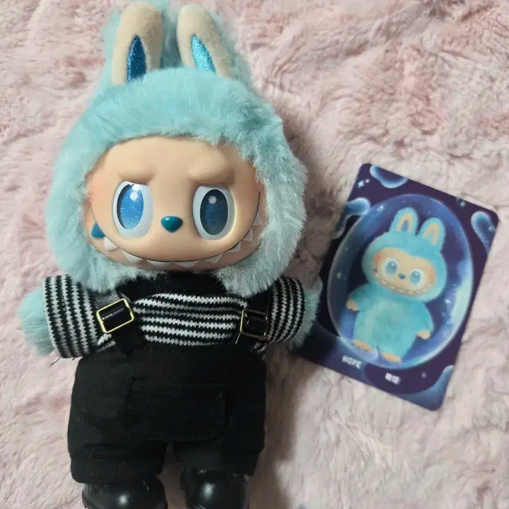 팝마트 라부부 희망 인형입니다