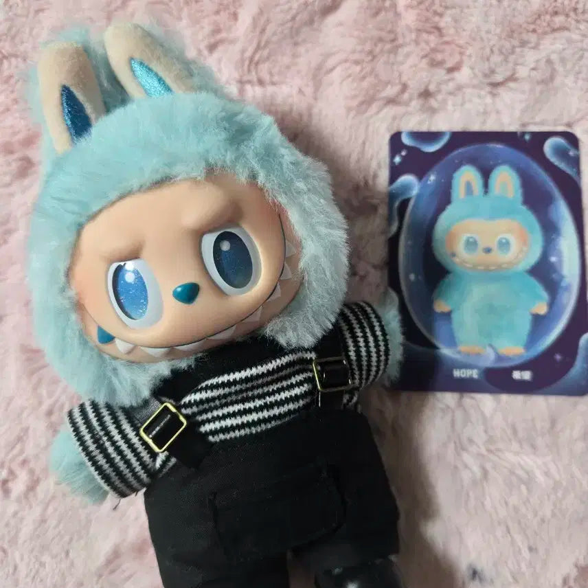 팝마트 라부부 희망 인형입니다