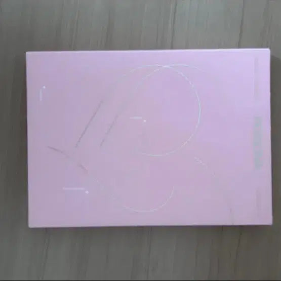 방탄소년단 페르소나 앨범 핑크색